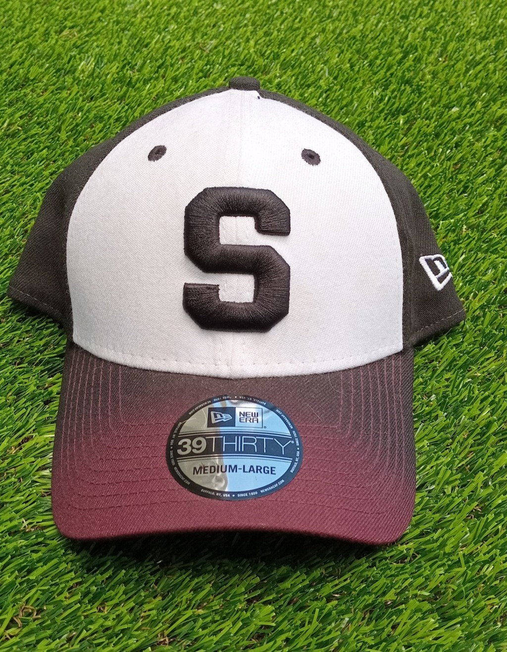 Gorra SAPRISSA, color blanco-negro