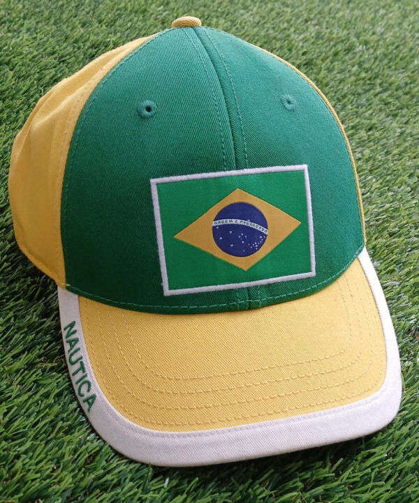 Gorra BRASIL, color amarillo y verde con bandera