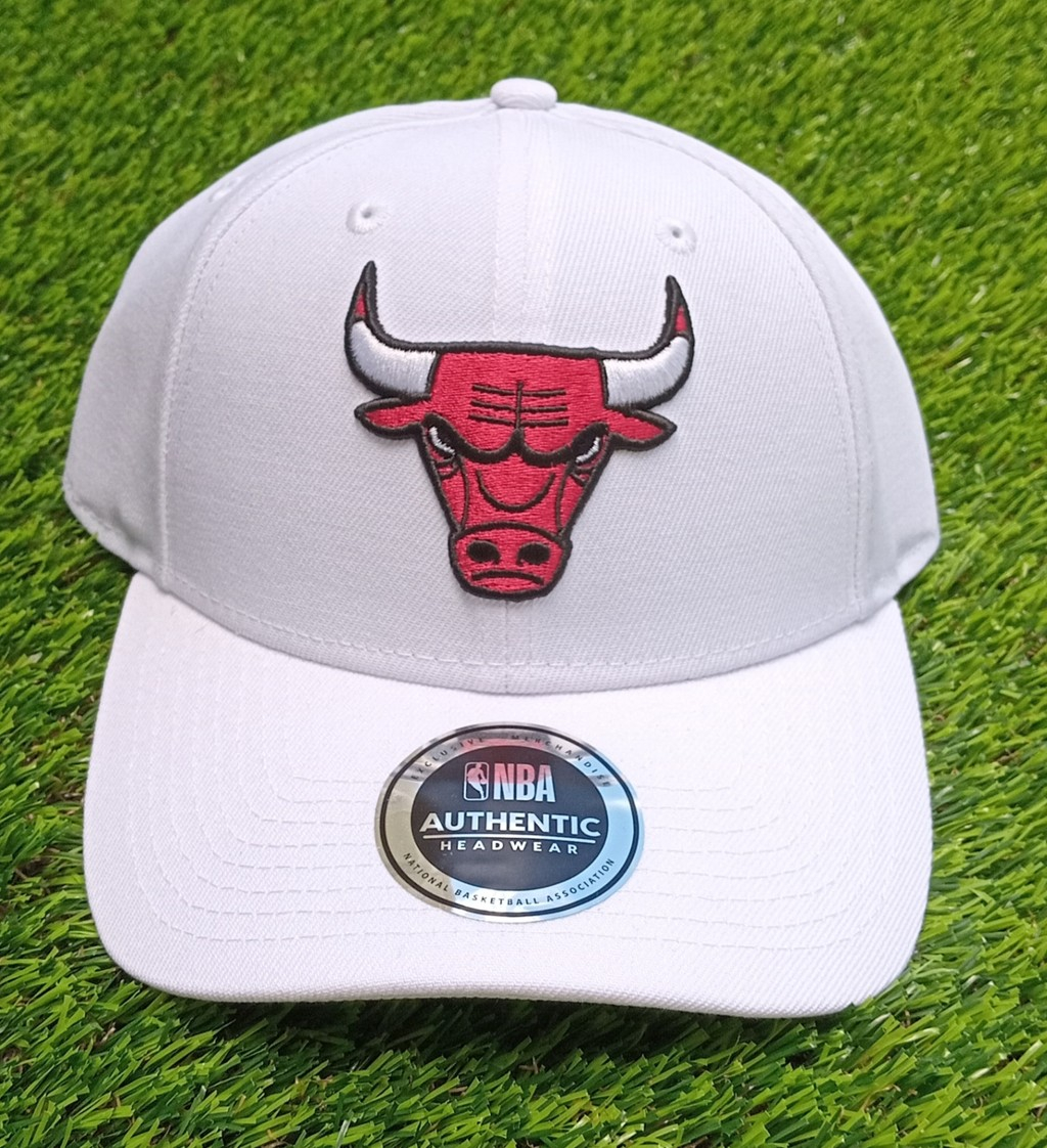 Gorra CHICAGO BULLS, color blanca con logo
