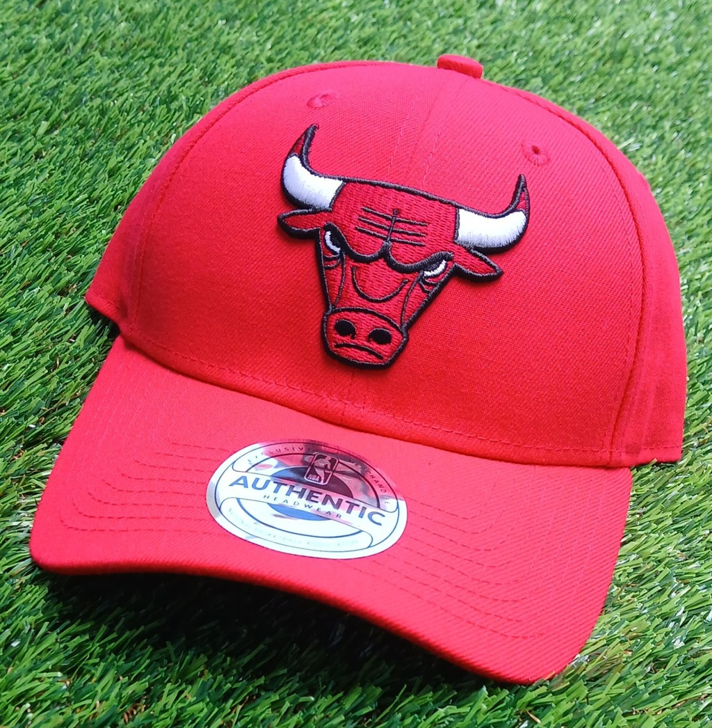 Gorra CHICAGO BULLS, color rojo con logo