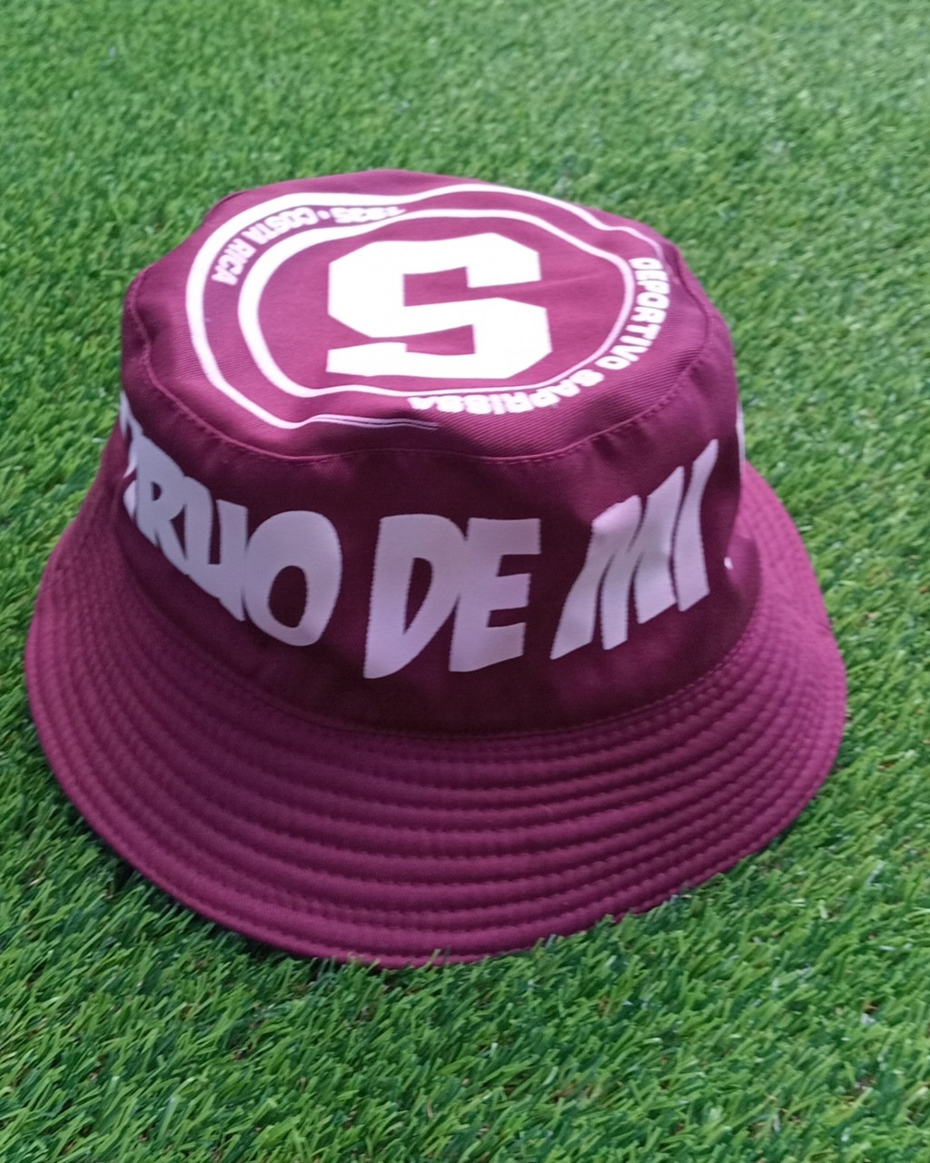 Piluso SAPRISSA, color vino