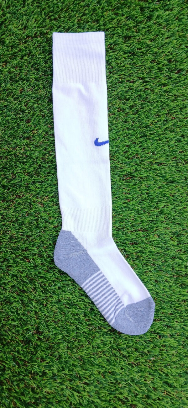 Medias niño NIKE, color blanco con gris