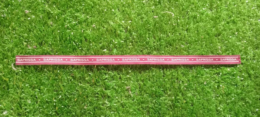 Cinta de tela SAPRISSA, color vino con Saprissa escrito varias veces